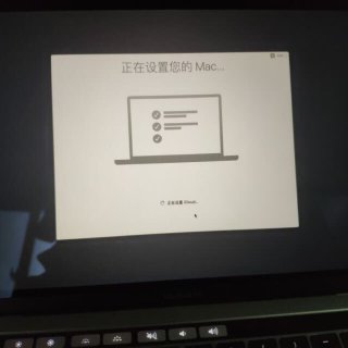 Macbook Pro带bar