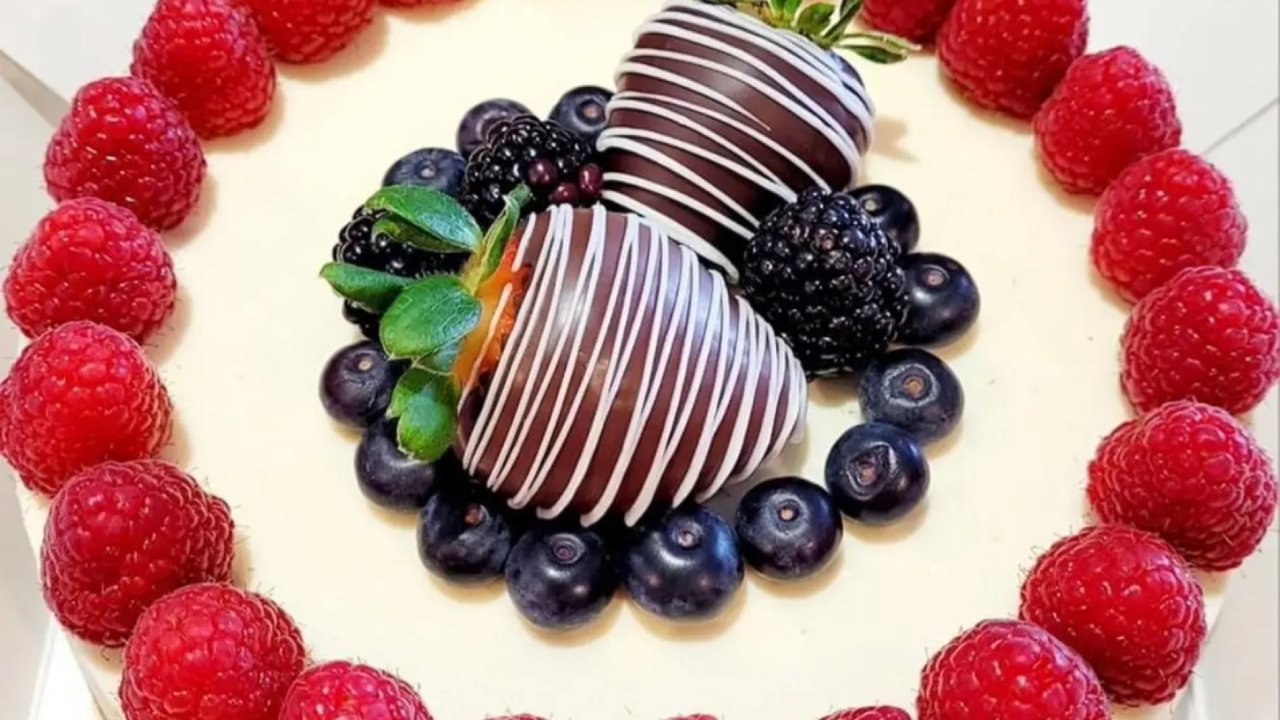夏日調色盤的莓果起司蛋糕