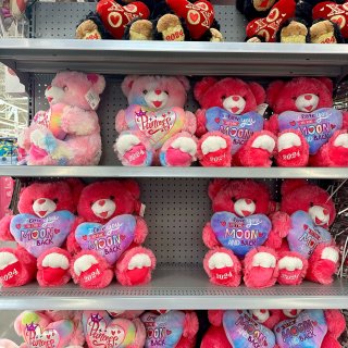 美国沃尔玛超市的情人节小熊土不啦叽哒...