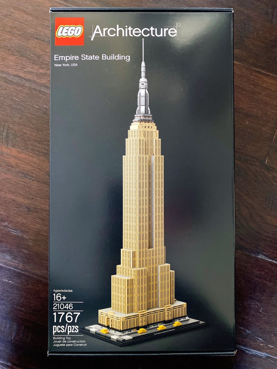 LEGO Architecture: Empire State Collector's Set (21046) Toys | Zavvi US