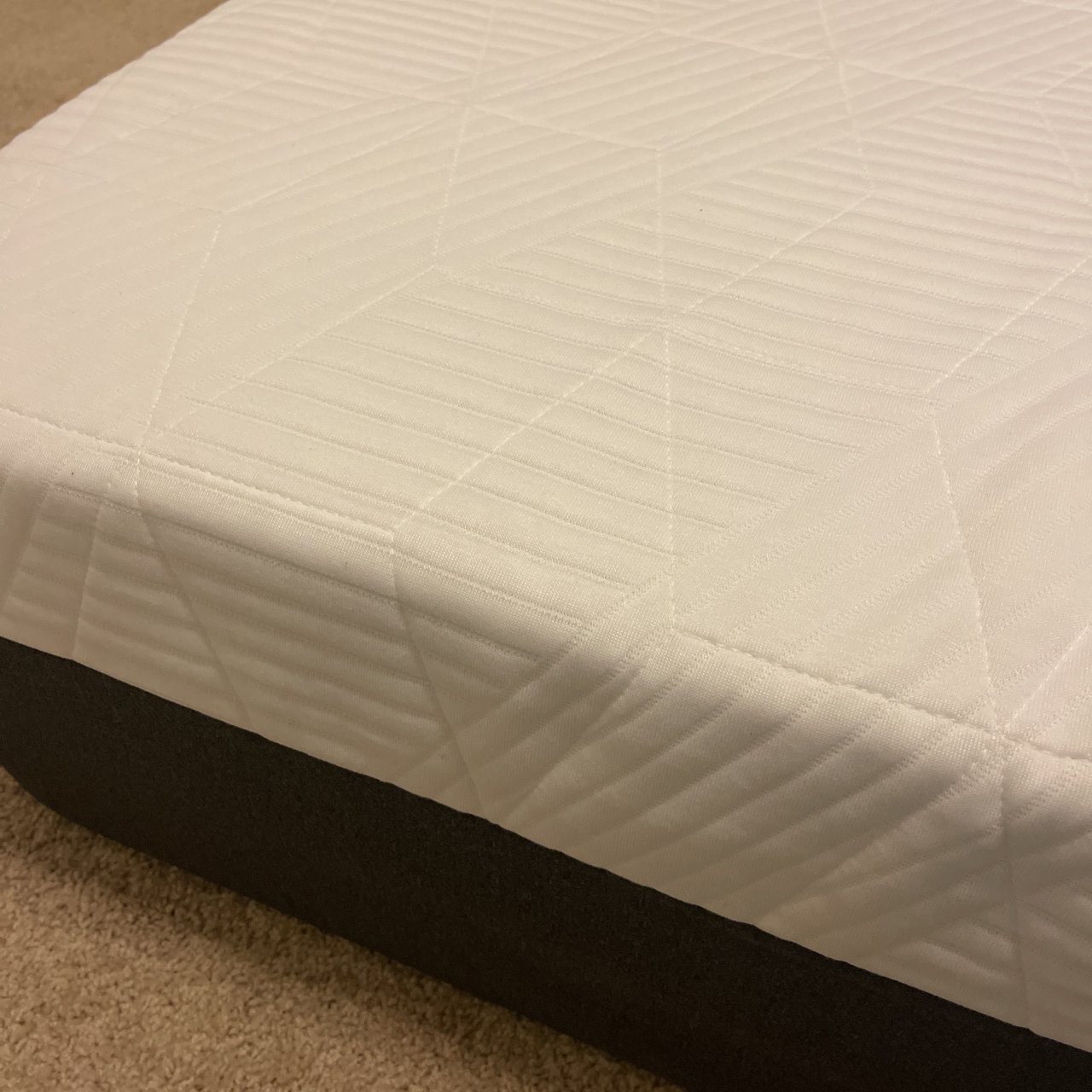 此款 Amazon Basics 床垫 ...