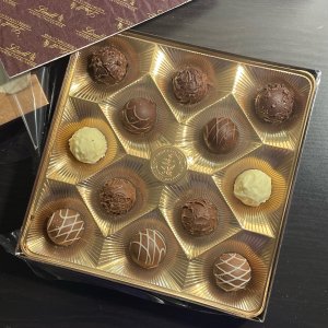 微眾測｜Lindt松露巧克力節日禮盒 · 送禮自用兩相宜