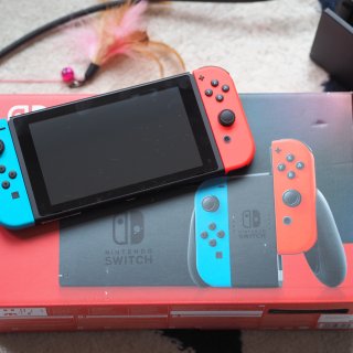 nintendo switch,Nintendo 任天堂,新版switch盒子是红色的