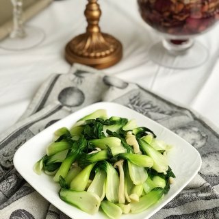 🌈🌈一道清爽的绿色蔬菜～～青江菜炒白玉菇...