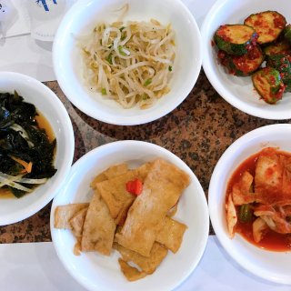 鱼豆腐,腌黄瓜,海带,辣白菜