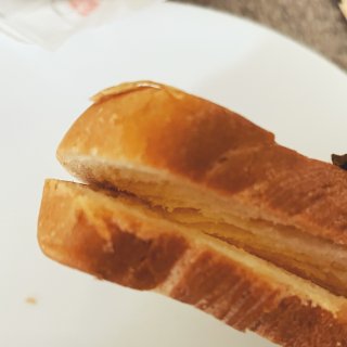 友臣肉松海带夹心面包 & 友臣肉松小贝蛋...