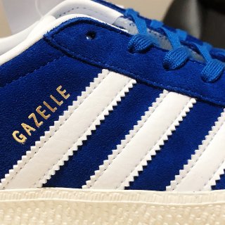 再来一双Adidas鞋...