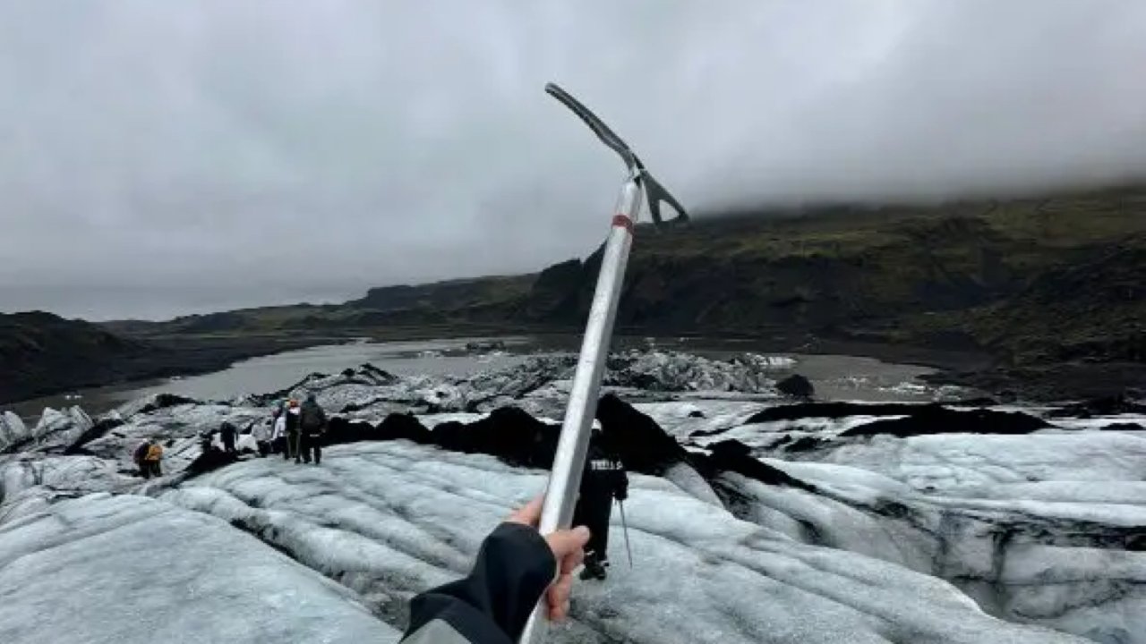 冰島冰川健行一天團