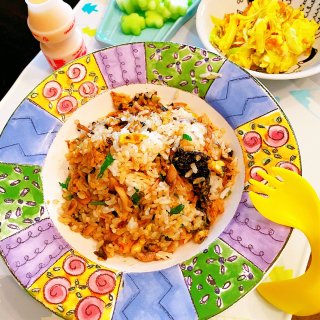 💓小朋友美味午餐～这个紫菜鲜虾蘑菇蛋炒饭...