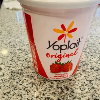 空瓶8 Yoplait草莓口味酸奶...