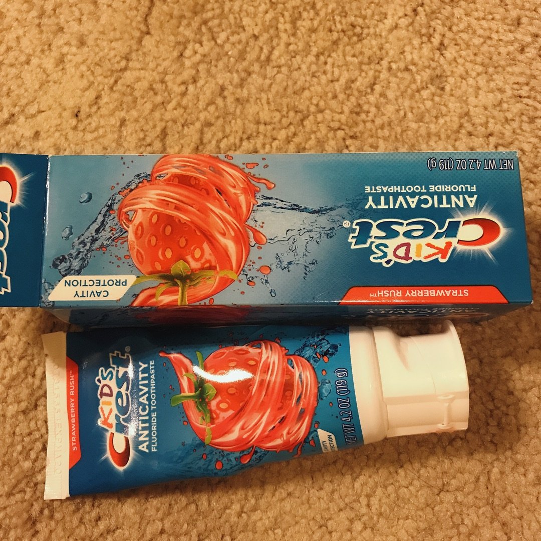 草莓牙膏