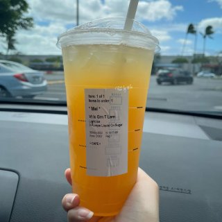 星巴克｜冰搖檸檬綠茶 · 在夏威夷的第一...