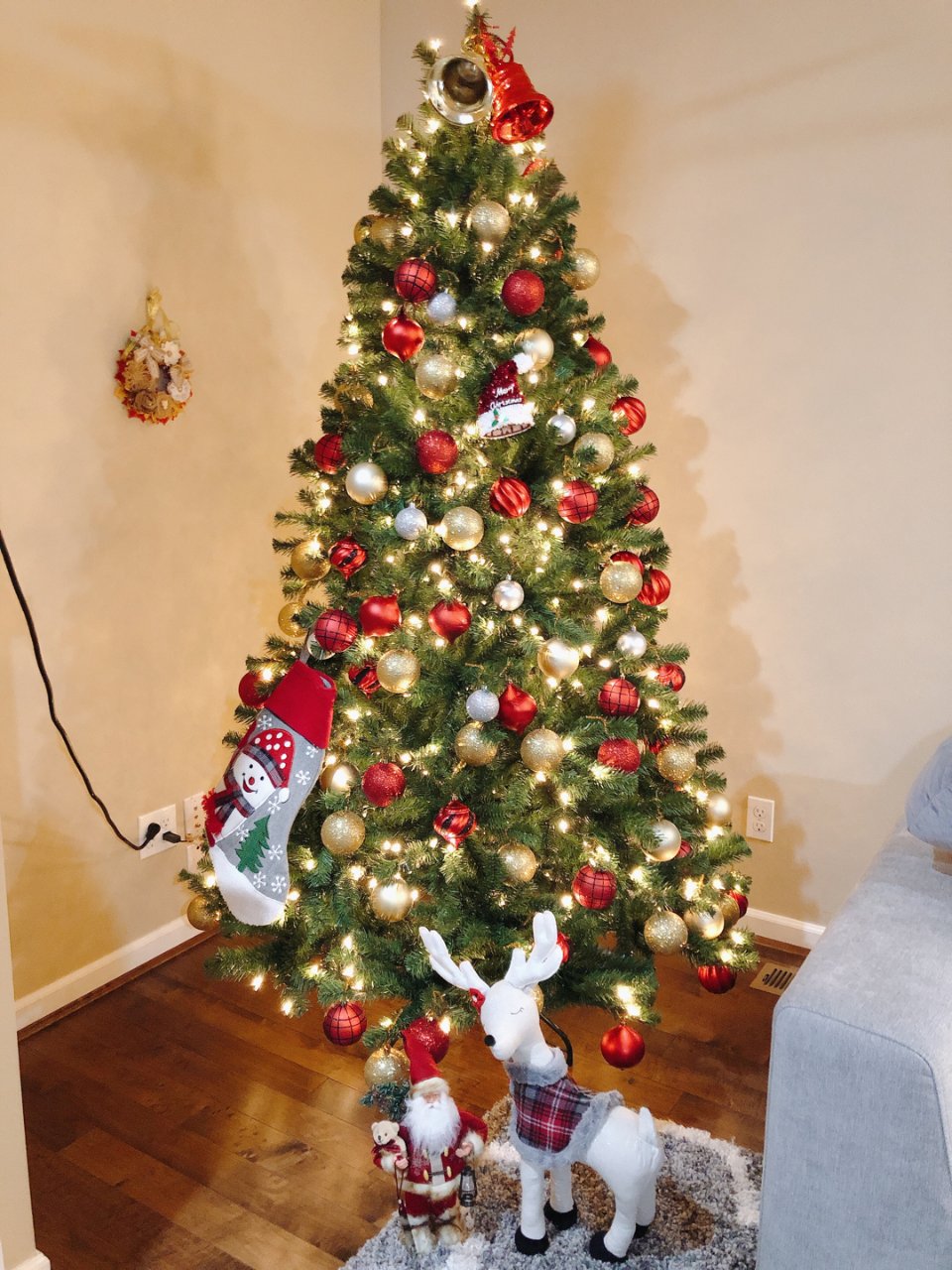我家的第一棵圣诞树...