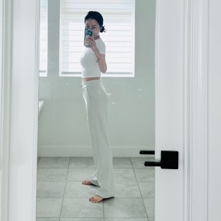 Softstreme High-Rise Pant *Regular | Women's Trousers | lululemon,Tna CHILL ORTIZ CROPPED T-SHIRT | Aritzia US