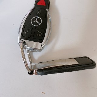 教你如何自己更换奔驰车钥匙电池🔋...