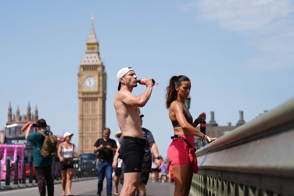 🚨40°C热浪席卷英国！红色预警拉响：数...