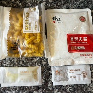 超快手的經典番茄肉醬螺旋意麵...