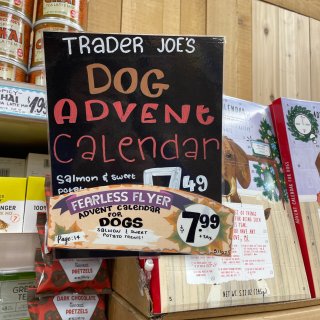 Trader Joe’s 狗狗日历...