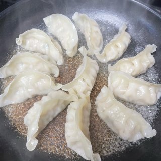 周末早餐：Ajinomoto肉饺子...