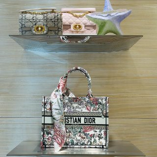 Dior两层楼新店开张🎁highland...