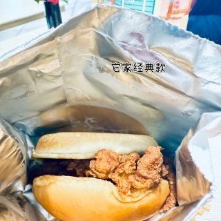 探店福来鸡，快餐店门口居然有保安🤯...