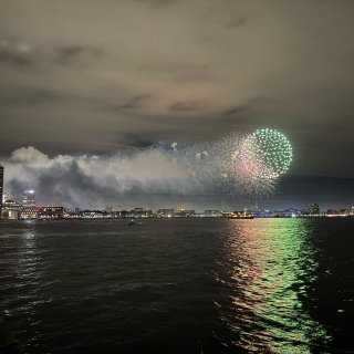 跨年零点的Boston harbor的烟...