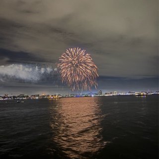 跨年零点的Boston harbor的烟...