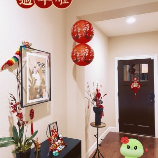 蛇年家居一角，剪纸安排上...