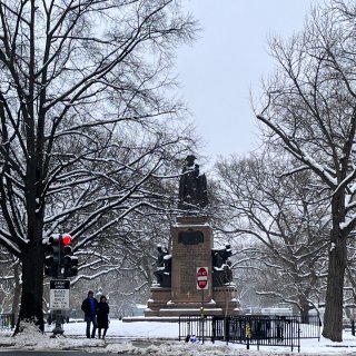 下了场雪，揭开了美国“看得见的税收”...