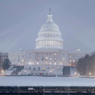 下了场雪，揭开了美国“看得见的税收”...