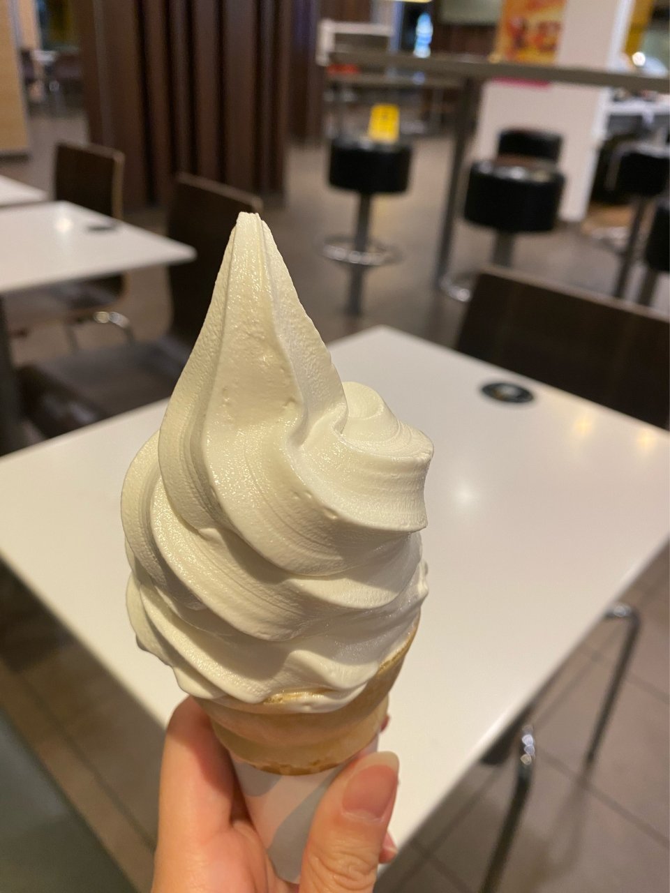 夜晚来麦当劳吃个$2.49的甜筒冰激凌🍦 | 社区精选