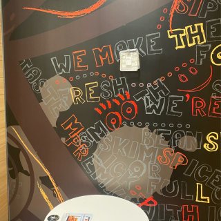 夜晚来麦当劳吃个$2.49的甜筒冰激凌🍦...