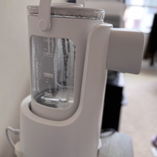 玻璃的白色煮水壶 water dispe...