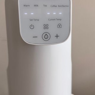 玻璃的白色煮水壶 water dispe...