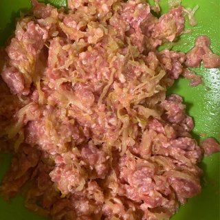 美味的酸菜猪肉🐷馅饼和饺子🥟东北风味儿满...