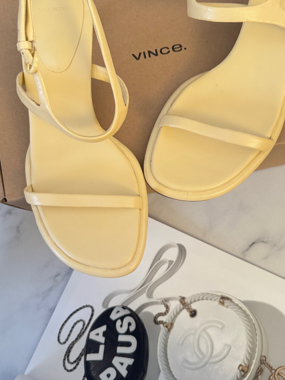 小鸡黄Vince细根带小猫跟，娇气的优雅...