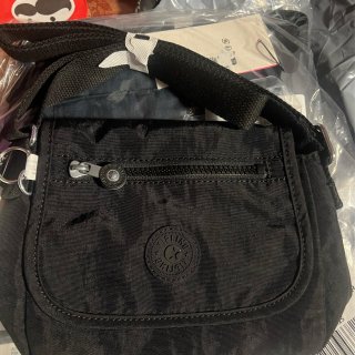 夏日好物：Kipling的小包...