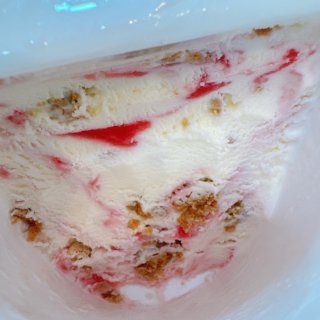 哈根达斯 🍓纽约草莓芝士蛋糕冰淇淋🍦...