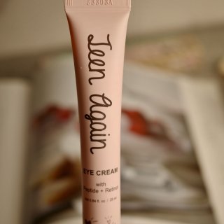 烟酰胺+视黄醇+胜肽，这支抗初老眼霜配方...