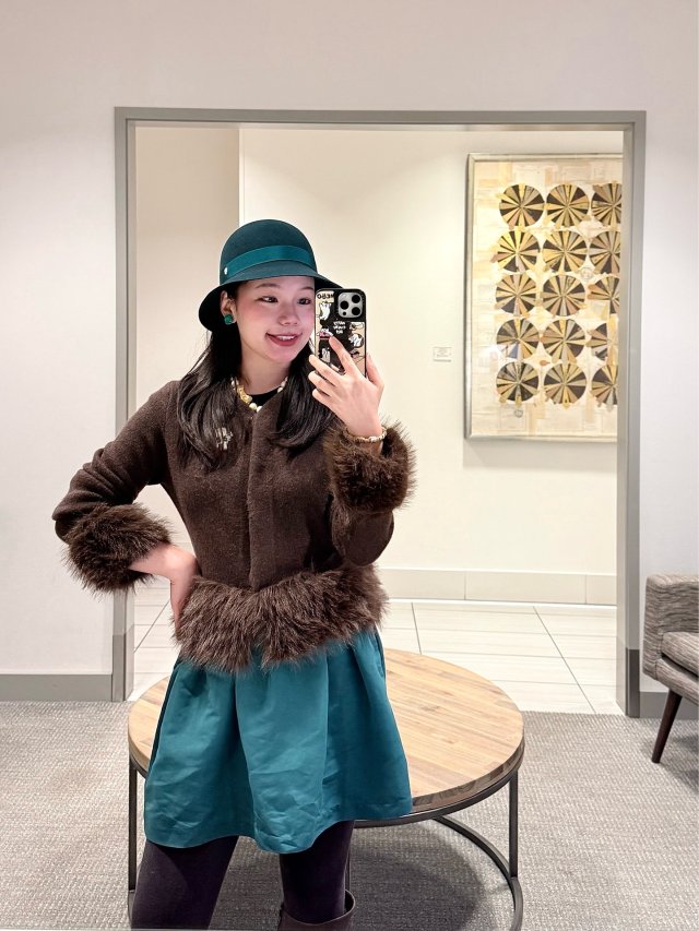 通勤穿搭｜Helen Kamkns...