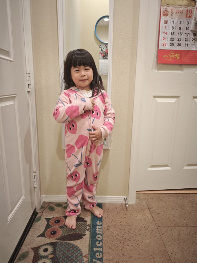 Carter s实体店给小胖妞置办新衣