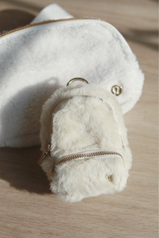 Lululemon🍋半价的毛茸茸小书包