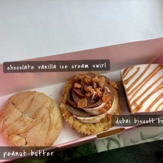 🍪weekly crumbl🍪dubai...