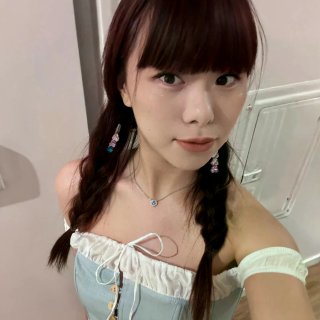 年轻的时候还是多拍几张照吧...
