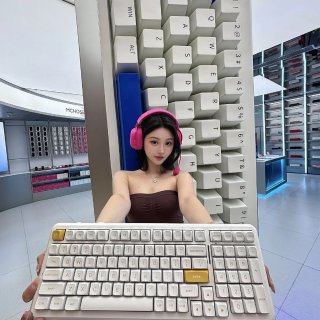 魔都新晋潮人打卡地！巨型键盘太出片⌨️...