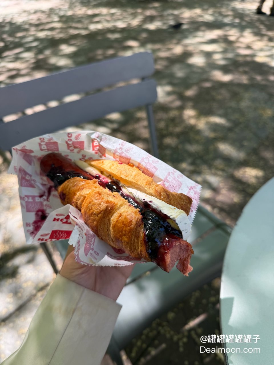 🇨🇦极致的咸甜结合！蓝莓酱芝士可颂热狗🌭...