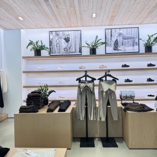 成功拔草alo， 原来店里也可以7折！...