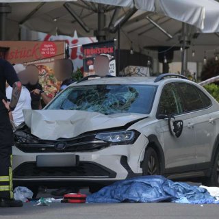 莱比锡市中心突发！汽车冲进人群致2死多伤...