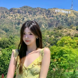 好消息：和好莱坞牌子合照了🌴...