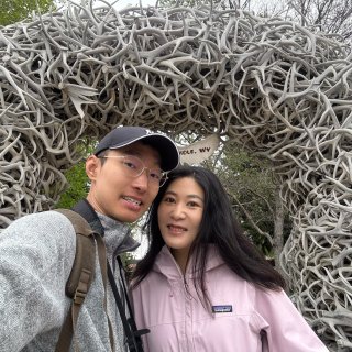 🫎鹿角拱门下的春日穿搭｜温柔系户外风...